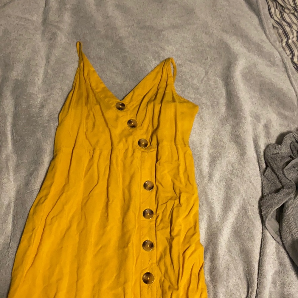 MIDI dress in the color yellow. Perfect fall dress or summer ! Size medium